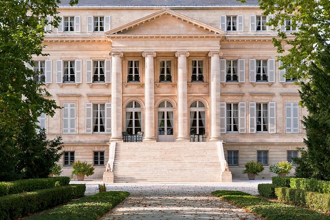 Médoc Region Half-Day Wine Tour with Winery Visit & Tastings from Bordeaux - Getting out of Bordeaux: the air-conditioned minivan rhythm