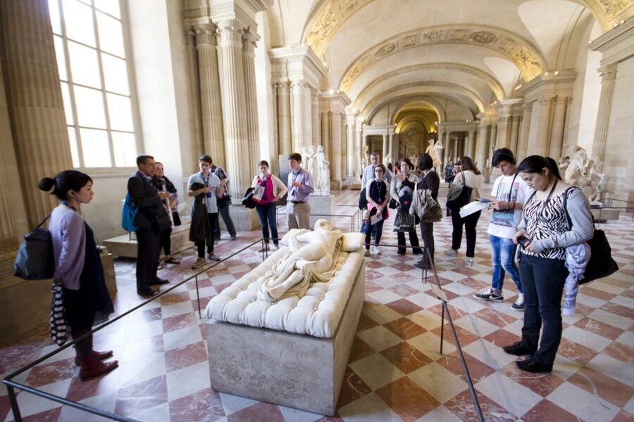 Mona Lisa & Louvre Masterpieces Tour with Reserved Access - Apollo Gallery and Napoleon Apartments, Where the Louvre Becomes a Palace