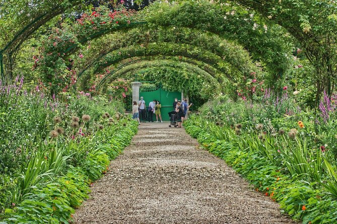 Monet's Gardens & House-Private Giverny Tour From Paris - The VIP Ride: Pickup, Comfort, and Better Use of Time