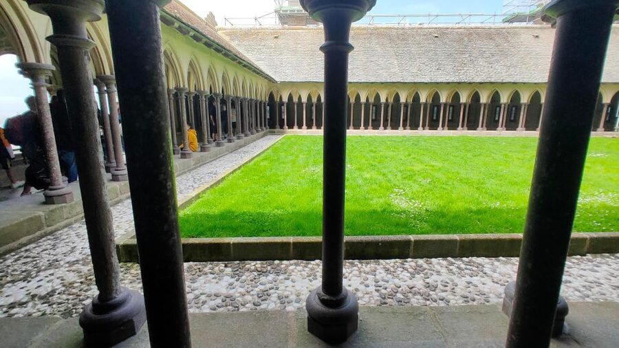 Mont-Saint-Michel: Private Guided Tour with Abbey Entrance - Key highlights worth planning around