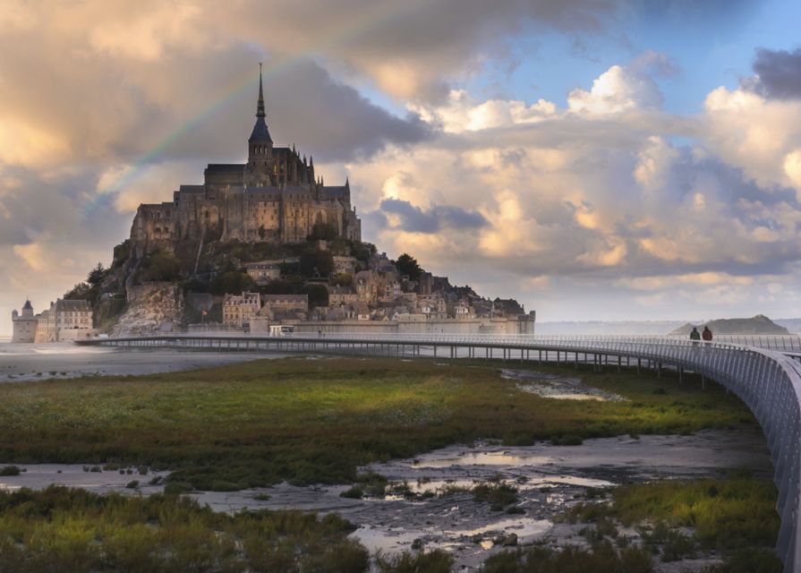 Mont-Saint-Michel: Private Guided Tour with Abbey Entrance - Mont-Saint-Michel starts to make sense on the streets