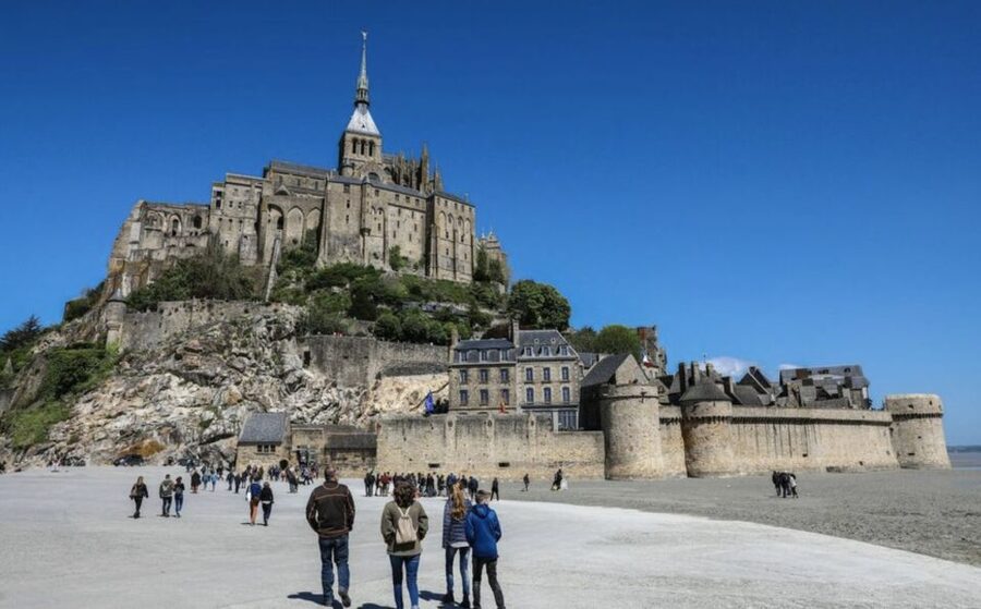 Mont-Saint-Michel: Private Guided Tour with Abbey Entrance - Logistics that help you avoid stress