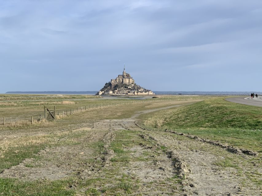 Mont Saint Michel: Walking Tour & Optional Abbey Ticket - Climbing the Narrow Streets: What the Walk Teaches You