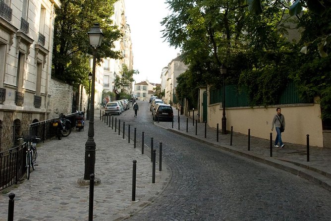 Montmartre District Walking Tour in Paris - La Maison Rose: Picasso’s regulars in the shadow of Sacré-Cœur