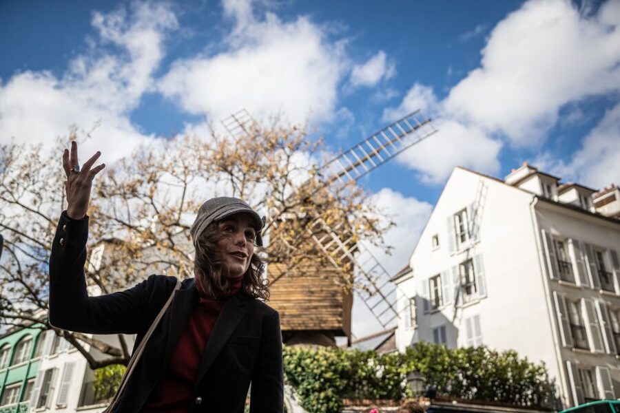 Montmartre en chansons: tour with a professional singer - Why the street singing format works so well in Montmartre