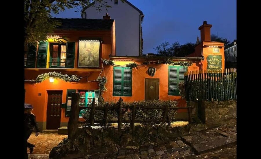 Montmartre for Art Lovers - Walking tour with Expert Guide - Moulin de la Galette and the Neighborhood Mood Shift