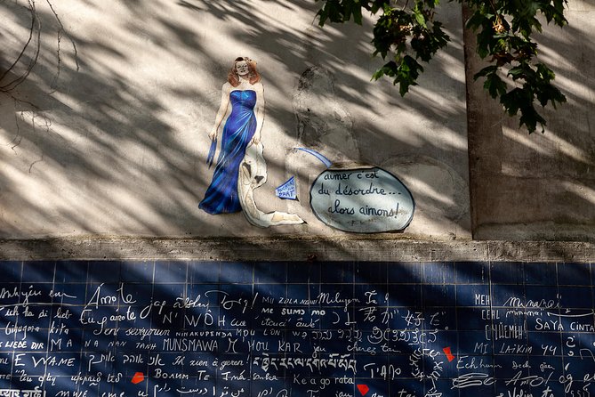 Montmartre Street Art Tour with an Artist - Stop 1: Montmartre murals with an artist’s inside perspective
