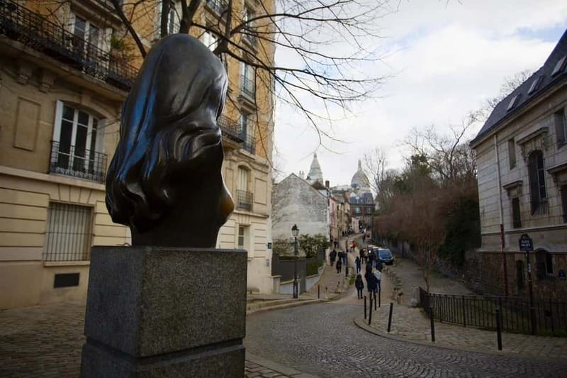 Montmartre. The artist village+its unique charm. My hood. - Montmartre streets and viewpoints on the way up