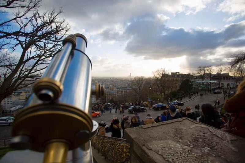 Montmartre. The artist village+its unique charm. My hood. - The 18th arrondissement photo stop and guided walking time