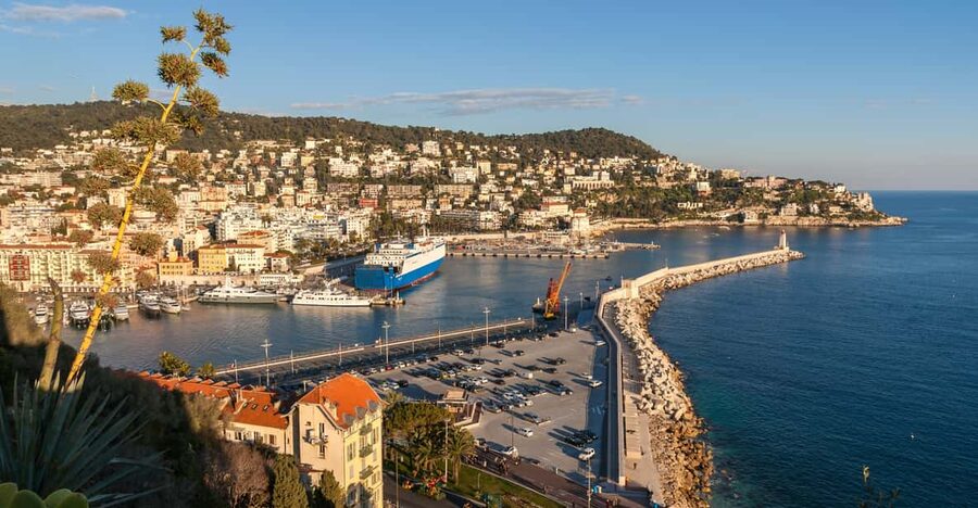 Nice: Old Town Treasures and Castle Hill Walking Tour - Entering Vieux Nice through a Savoy-era gate and square by square context