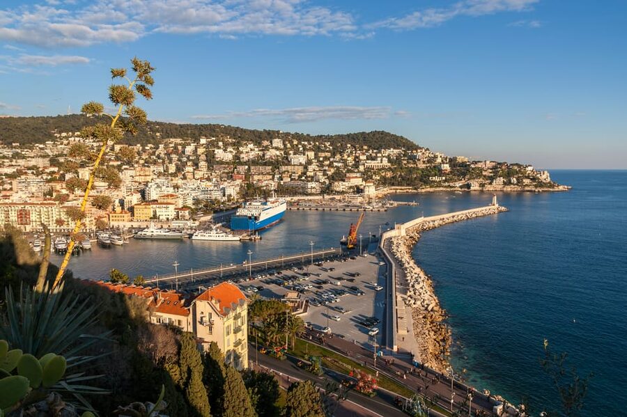 Nice: Old Town Treasures and Castle Hill Walking Tour - Food tasting in Nice: how to turn a small sample into better meals