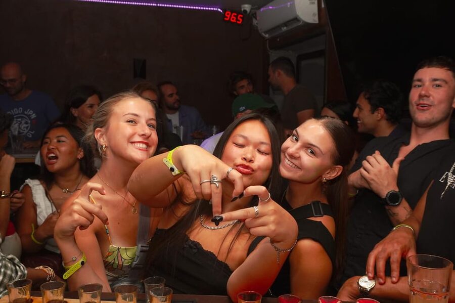 Nice: Orange Bar Crawl with 5 Free Shots & VIP Club Entry - Key Things You Will Like About Orange Bar Crawl