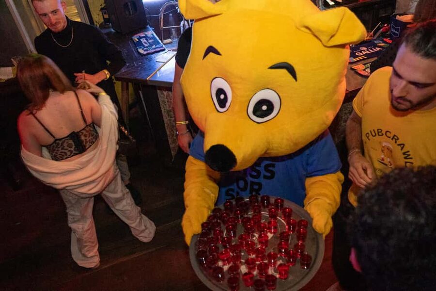 Nice: Orange Bar Crawl with 5 Free Shots & VIP Club Entry - How the Night Flows Through 5 Party Stops