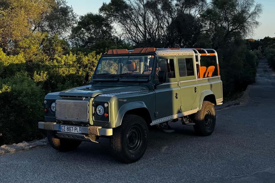 Nice: Sunset & Wine Tasting in a historic Land Rover - Port Lympia Start: Easy Meet-Up, Then the Climb Begins