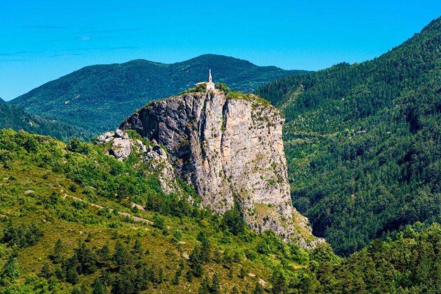 Nice: The Gorges du Verdon and Ste Croix Lake Full-Day Tour - Moustiers-Sainte-Marie: faience, amphitheater views, and slow wandering