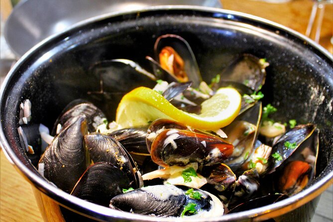 NO DIET CLUB - Unique food tour in Bordeaux ! - Bordeaux on Foot, With a Small-Group Feast Plan