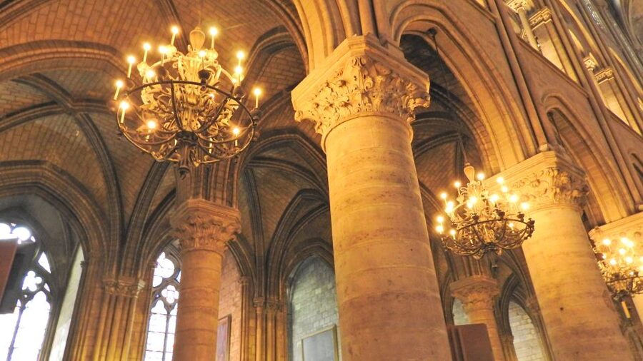Notre Dame cathedral exterior tour & entrance with host - Languages and Guide Style: English, French