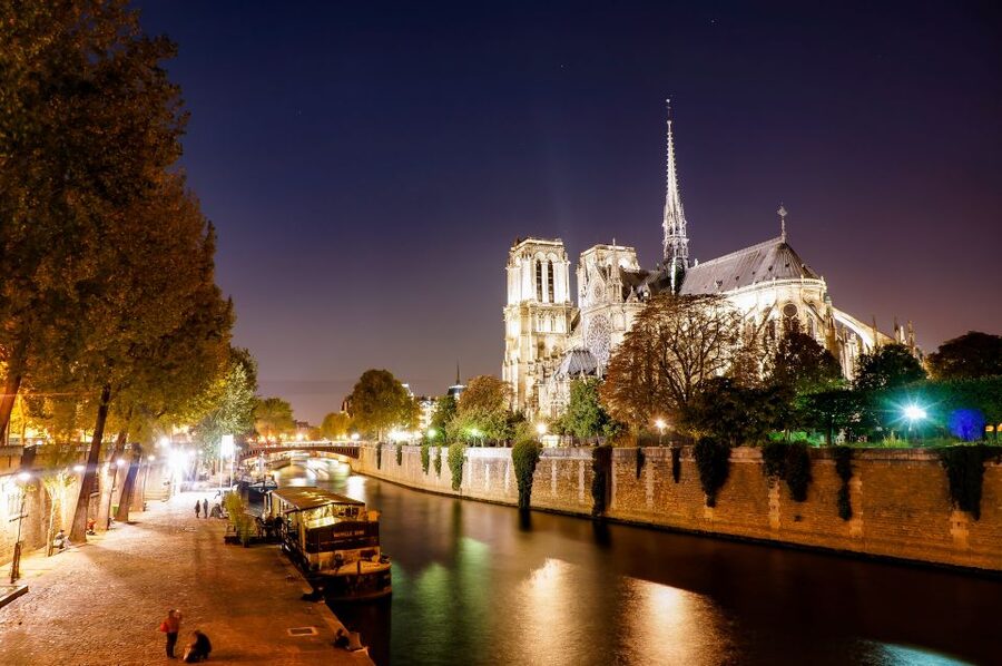 Notre Dame cathedral exterior tour & entrance with host - A Sight Checklist for Stained Glass, Arches, and Chapels