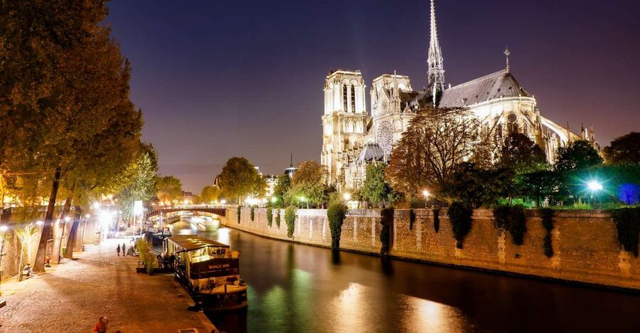 Notre Dame cathedral exterior tour & entrance with host - What Is Included, and What Costs Extra