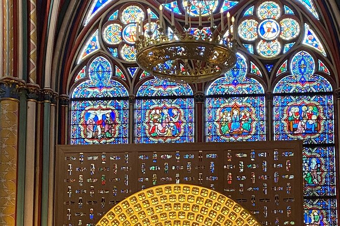 Notre-Dame Cathedral Guided Tour with Access - Where to meet and how to dress for fast entry