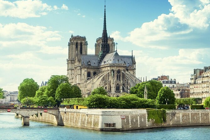 Notre Dame Cathedral Guided Tour with Entry - Small group comfort, plus what that means for your feet