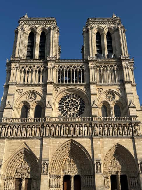 Notre-Dame Cathedral: Guided Tour with Timed Entrance - Meeting at the green Charlemagne statue, then walk in together