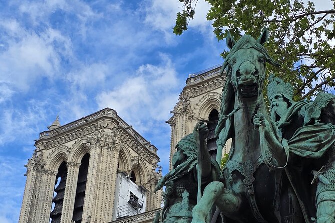 Notre Dame de Paris Interior Guided Tour - The Area Around Notre-Dame: Streets, Landmarks, and Quick Local Context