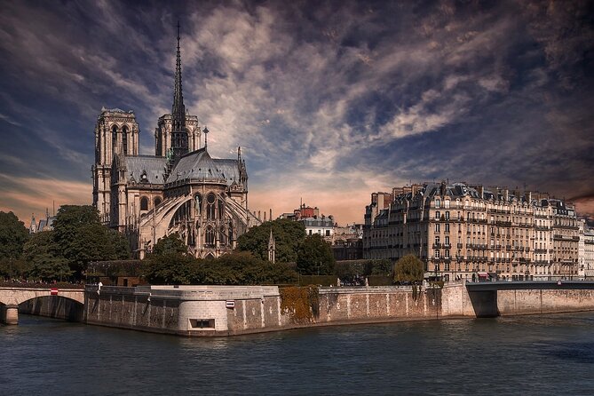 Notre Dame Guided Tour with Scheduled Group Access Option - Optional scheduled group access: what changes when you add the interior tour