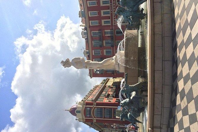 Original Nice city tour ( pedicab-vélo taxi) - Sainte-Reparate and the Old Town feel: church time that fits