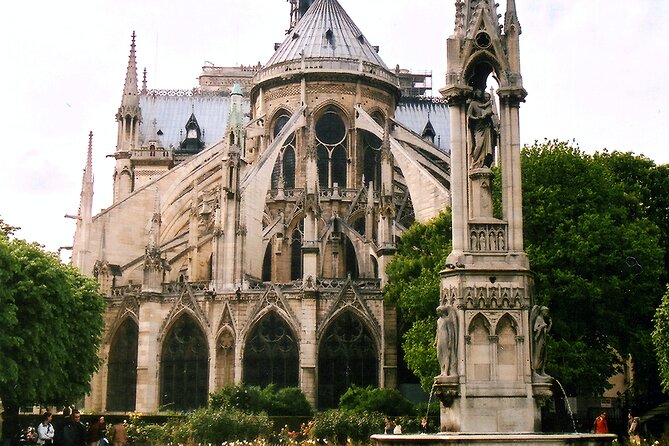 Outdoor Notre-Dame walking Tour with Sainte-Chapelle Entry - Guides, energy, and how they shape the whole experience