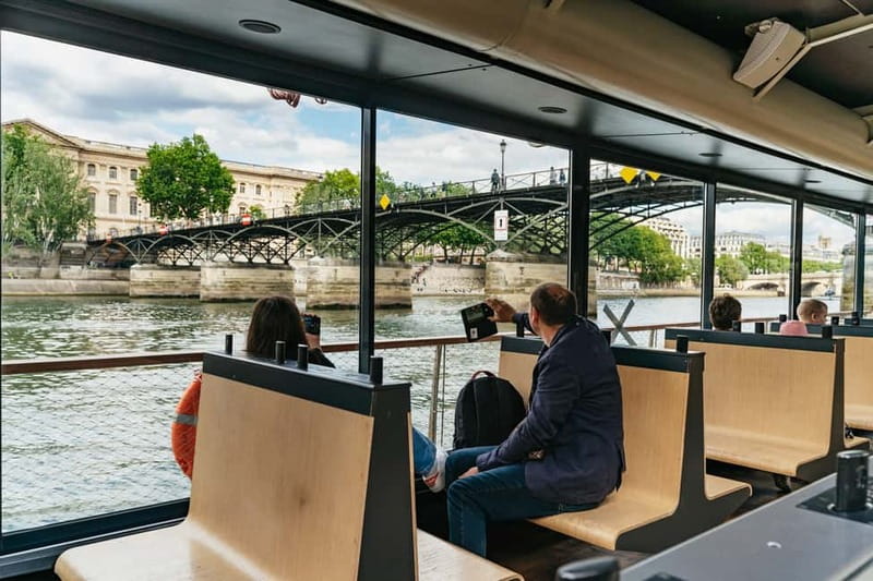 Paris: 1-Hour Seine Cruise departing from the Eiffel Tower - Hôtel de Ville and the Louvre: why this stretch is worth your hour