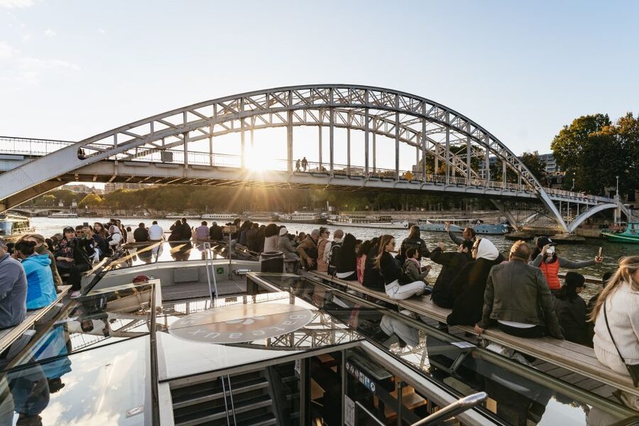 Paris: 1-Hour Sightseeing Cruise and 3-Course Bistro Dinner - Should You Book This Seine Cruise and Bistro Dinner?