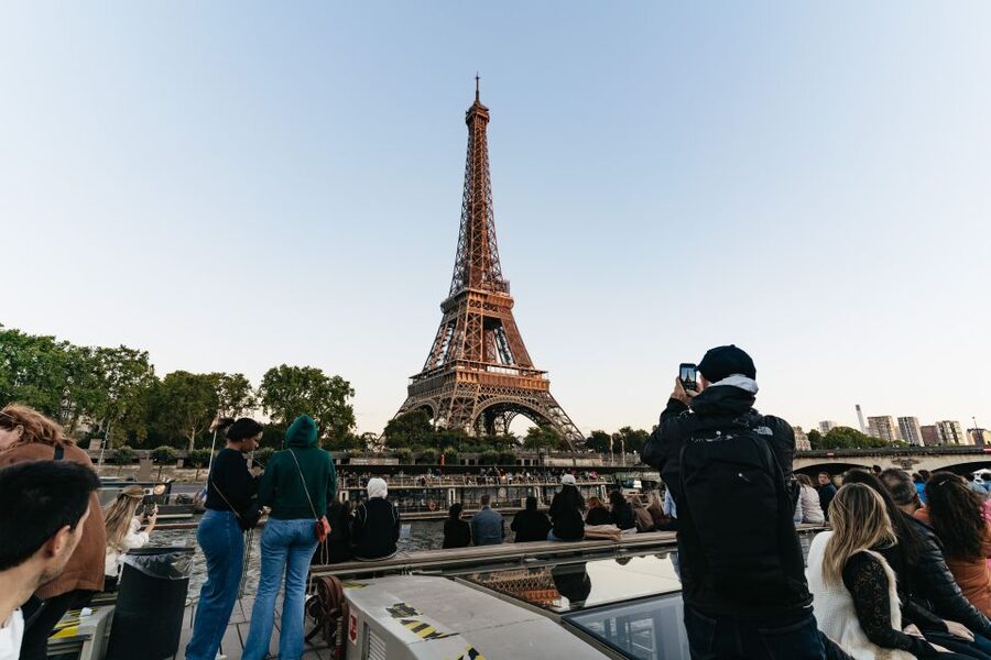 Paris: 1-Hour Sightseeing Cruise and 3-Course Bistro Dinner - Who This Suits Best, and Who Should Rethink
