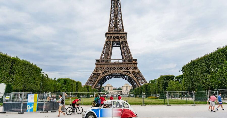 Paris: 1-Hour Vintage Citroen 2CV Tour - The Champs-Elysées to Place de la Concorde: the big-screen Paris moment