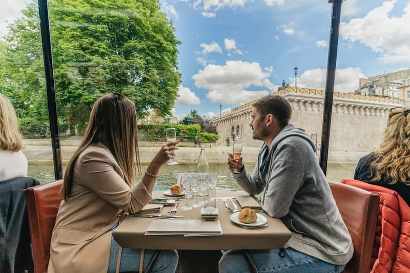 Paris: 2-Hour River Seine Lunch Cruise with 3-course-menu - The 3-course à la carte lunch and included drinks