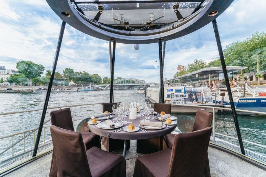 Paris: 3-Course-Dinner Cruise on the Seine with live music - The Seine at night, from Pont Alexandre III to the Eiffel lights on the way back