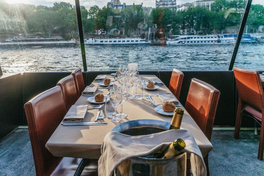 Paris: 3-Course-Dinner Cruise on the Seine with live music - Timing and meeting point tips that actually help