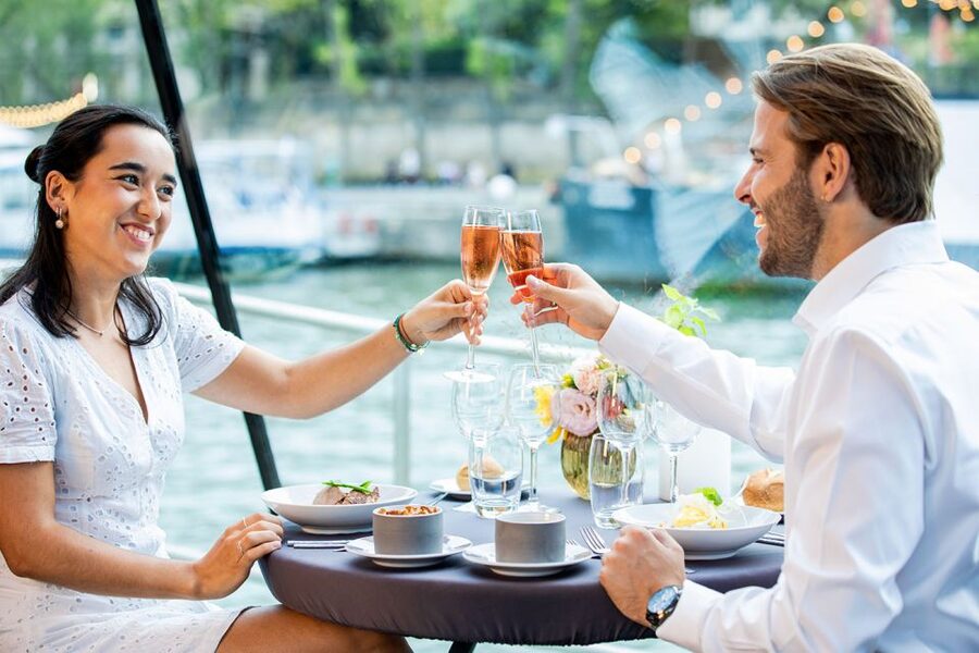 Paris: 3-Course-Dinner Cruise with Wine on the Seine River - Photo Timing: How to Get the Shots Without Stress