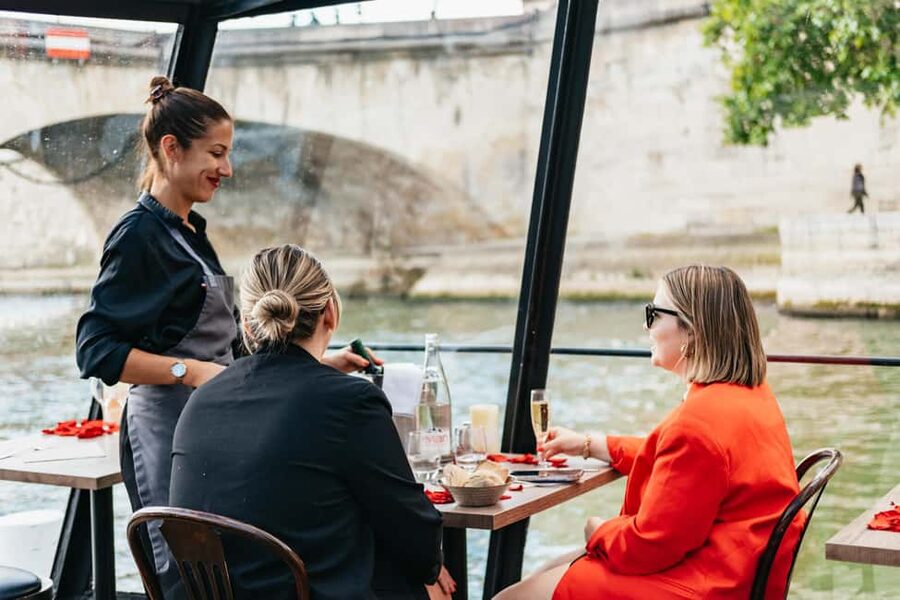 Paris : 3-Course Gourmet Dinner Cruise on Seine River - Who This Seine Dinner Cruise Fits Best