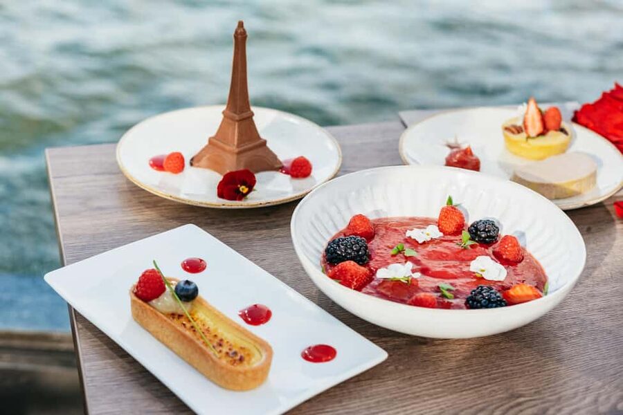 Paris : 3-Course Gourmet Dinner Cruise on Seine River - What the Route Feels Like: Seeing Paris at the River’s Speed