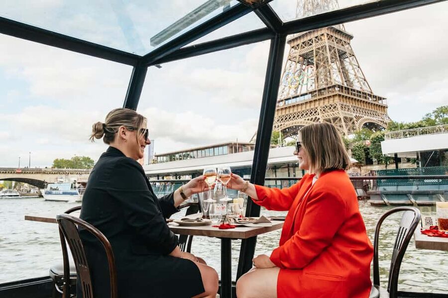 Paris : 3-Course Gourmet Dinner Cruise on Seine River - Drinks and the Price Math: Champagne Options and Onboard Extras
