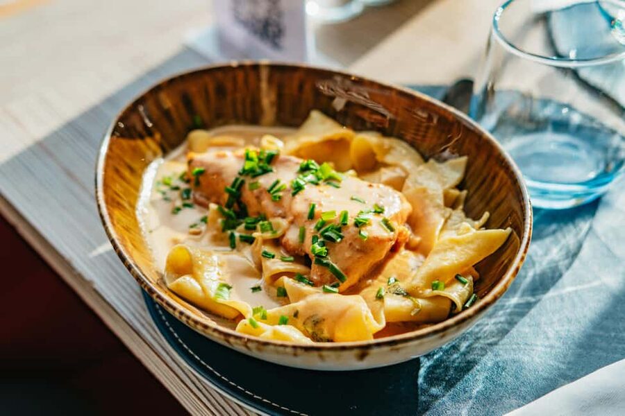 Paris: 3-Course Italian Meal Seine Cruise - What the cruise feels like on the water (music, pace, and comfort)