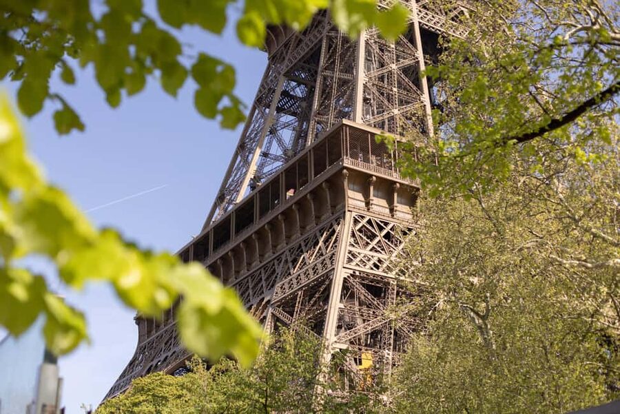 Paris: 3-Course Lunch at Eiffel Tower's Madame Brasserie - Choosing your view in advance: Cœur Brasserie vs Seine View