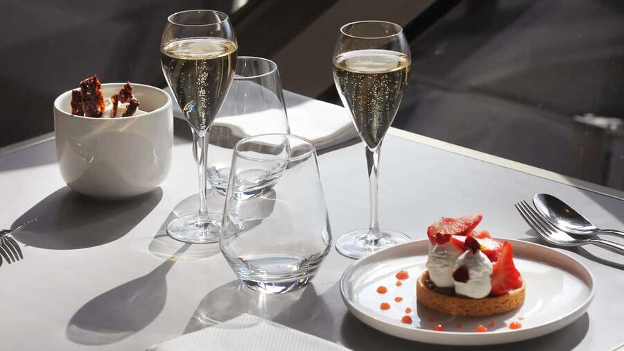 Paris: 3-Course Lunch at Eiffel Tower's Madame Brasserie - Who should book this Eiffel Tower lunch, and who might think twice