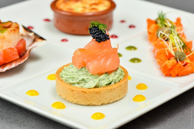 Paris 3-Courses Gourmet Dinner Seine River Cruise with Champagne - Where You’ll Meet and How the Evening Flows
