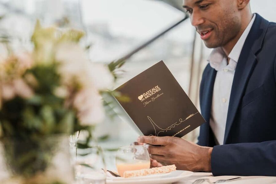 Paris: 4-Course Dinner Cruise on Seine River with Live Music - Key Points You Should Care About