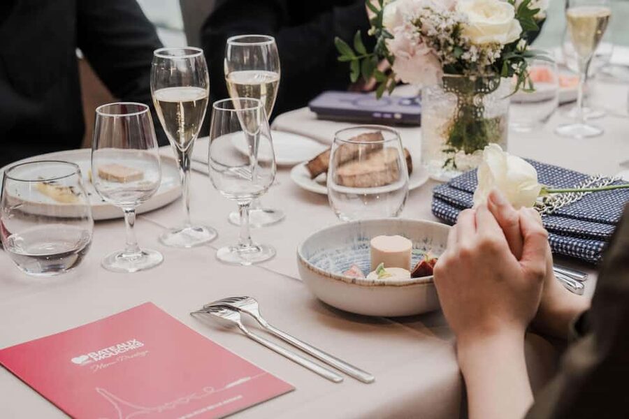 Paris: 4-Course Dinner Cruise on Seine River with Live Music - Early Route Views: Pont Alexandre III, Musée d’Orsay, and Louvre-Bank Energy