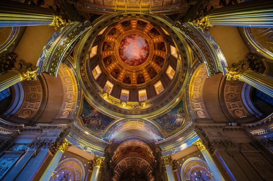 Paris: Aura Invalides Immersive Experience Entry Ticket - Napoleon I’s Tomb and the 90-Meter Ceiling: The Show’s Big Anchors