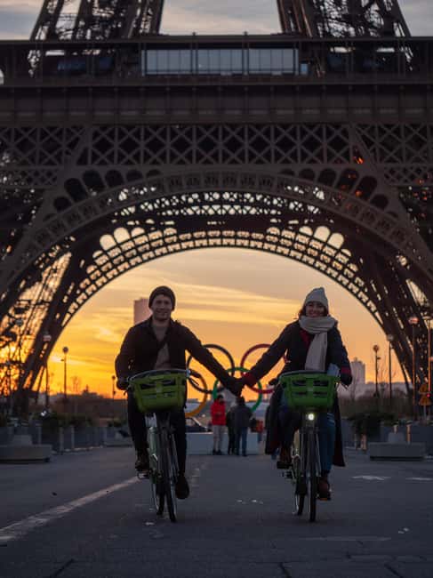 Paris before the crowds, bike tour & Breakfast - Eiffel Tower first, when it is actually visible