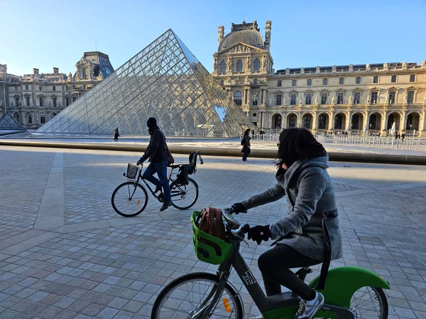Paris before the crowds, bike tour & Breakfast - Alexander III Bridge, made for real photo stops